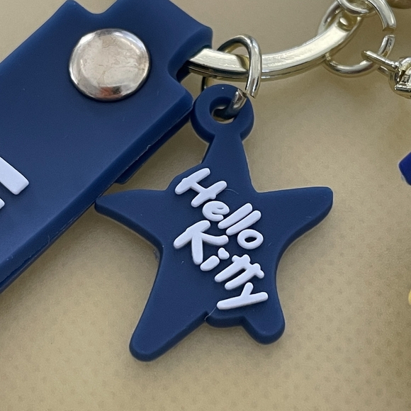 Hello Kitty Keychain • Graduation Day - Picture 10 of 11